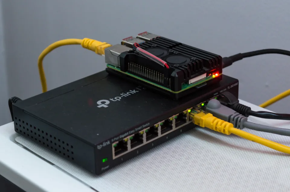 Raspberry Pi 4 on a network switch
