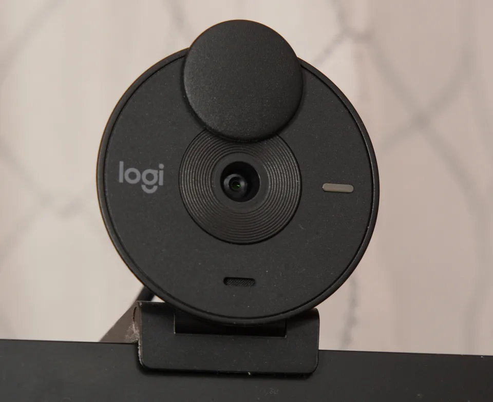Logitech Brio 301 webcam HS3.jpg